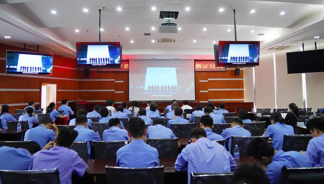 中國航空工業(yè)集團(tuán)公司工作服定做款式圖片