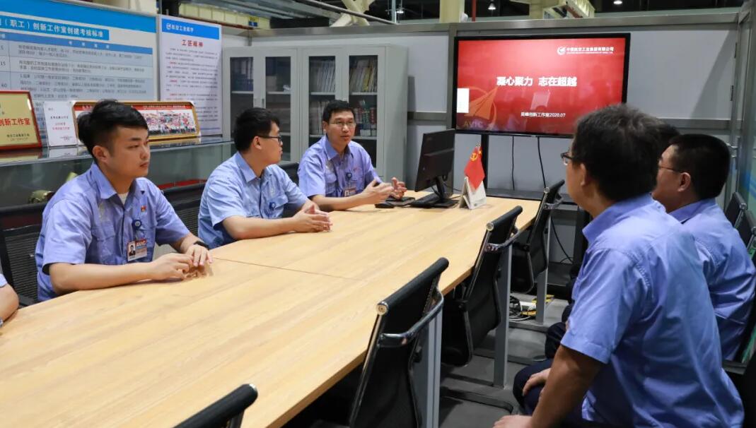 中國航空工業(yè)集團(tuán)工作服定制款式圖片