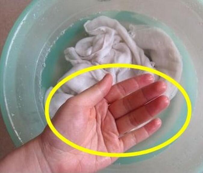 如何用草酸清潔衣物?